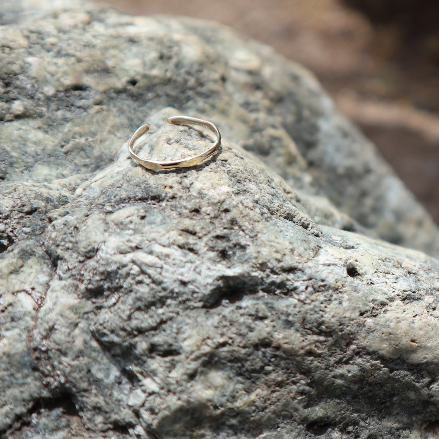 10K 「Secret Glow」Toe Ring