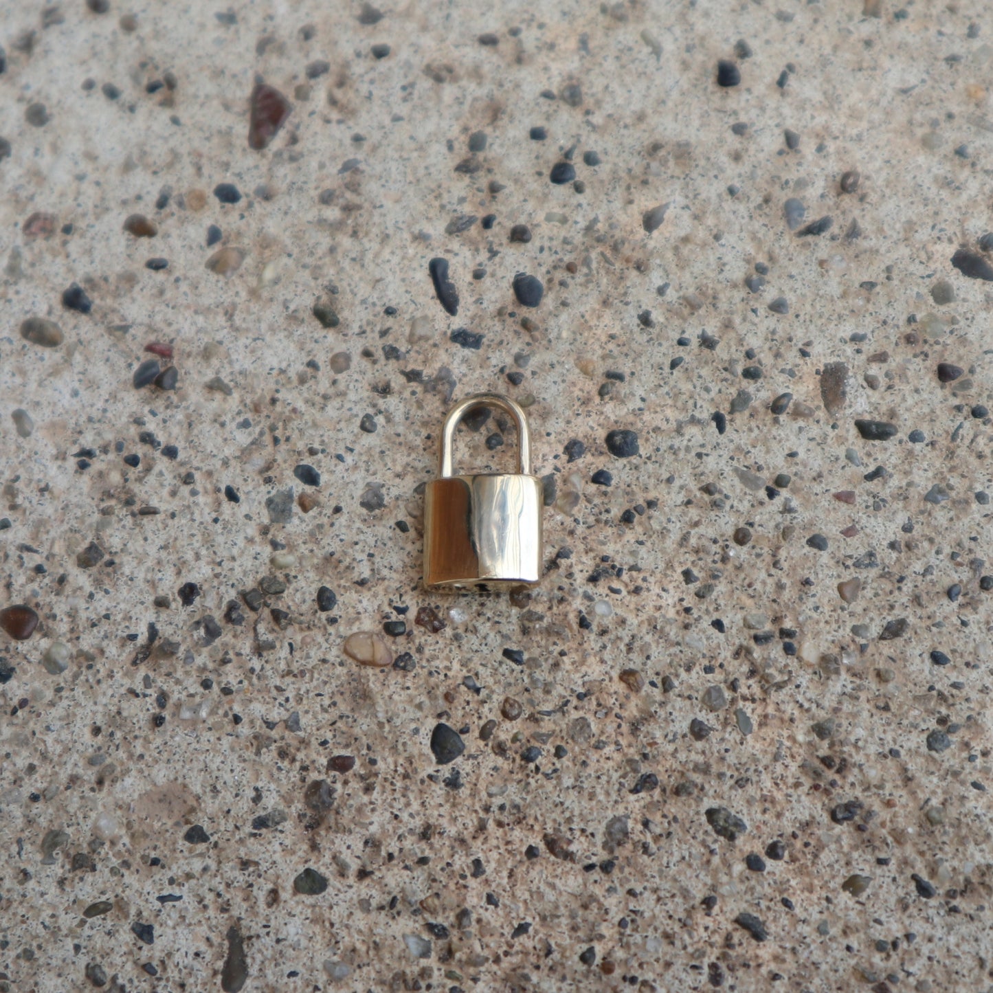 10K 「Keyless」 Pendant